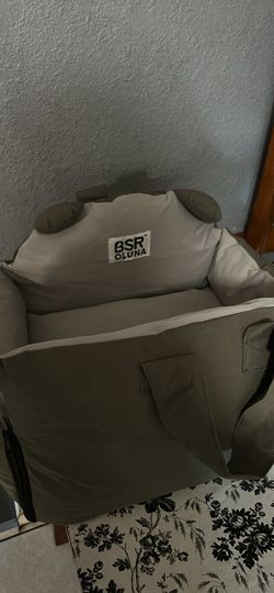 Grey car seat and can be carried out and used as a doggy/cat bed