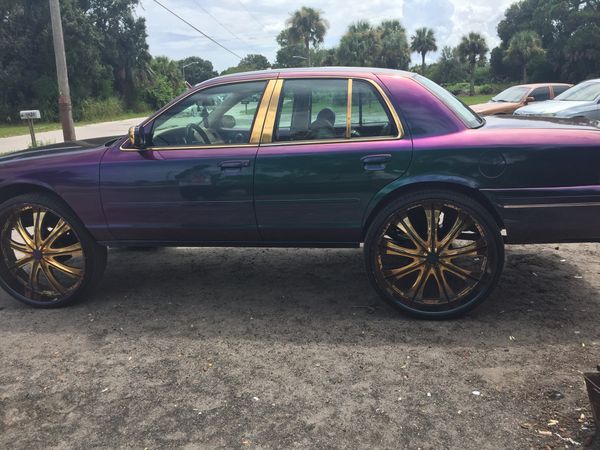 2005 Crown Vic On 30 S Custom Interior Nice Paint Everything