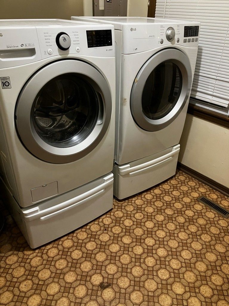 LG Front Load Washer And Dryer Set 