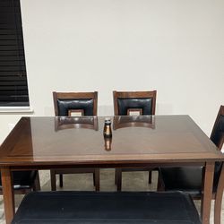 Modern Dining Table Set – Glass Top, Seats 7 – Excellent Condition