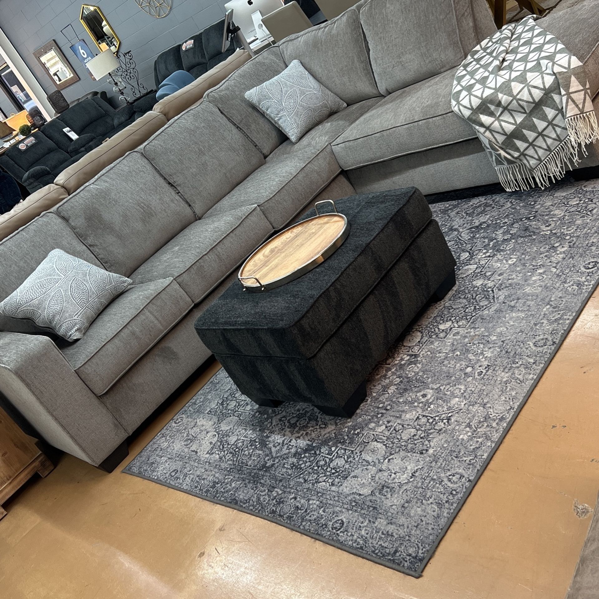 2 Piece Sectional!!