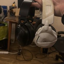 2 Bluetooth Headsets (READ DESCRIPTION)
