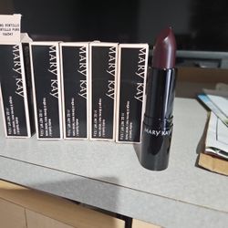 Labiales Mary Kay Puro Mirtillo Lipstick $8 EACH
