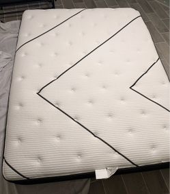 BRAND NEW QUEEN SIZE MATTRESS