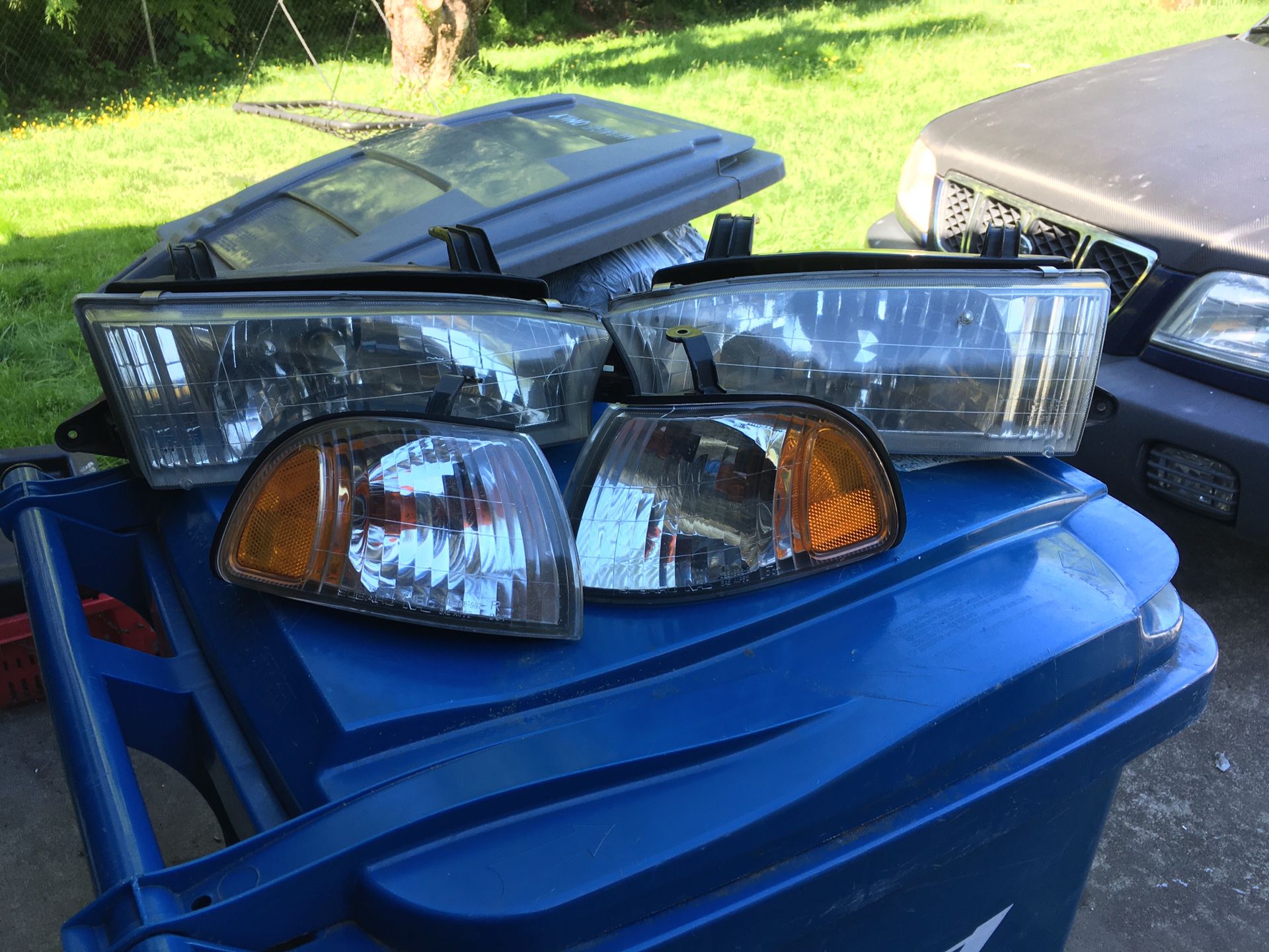 Subaru Legacy 2 piece headlight assembly