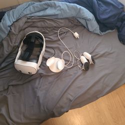 Quest 3 With Battey Strap And Controllers 