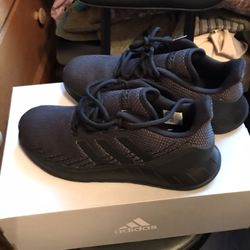 New Adidas Shoes Size 7