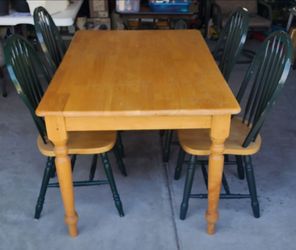 Dining room table & 4 chairs