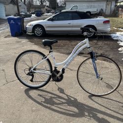Schwinn Discover Women's Hybrid Bicycle, 700c Wheels, White, 28
