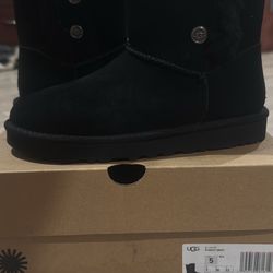 Size 5 Big kid uggs