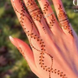Henna Artist 