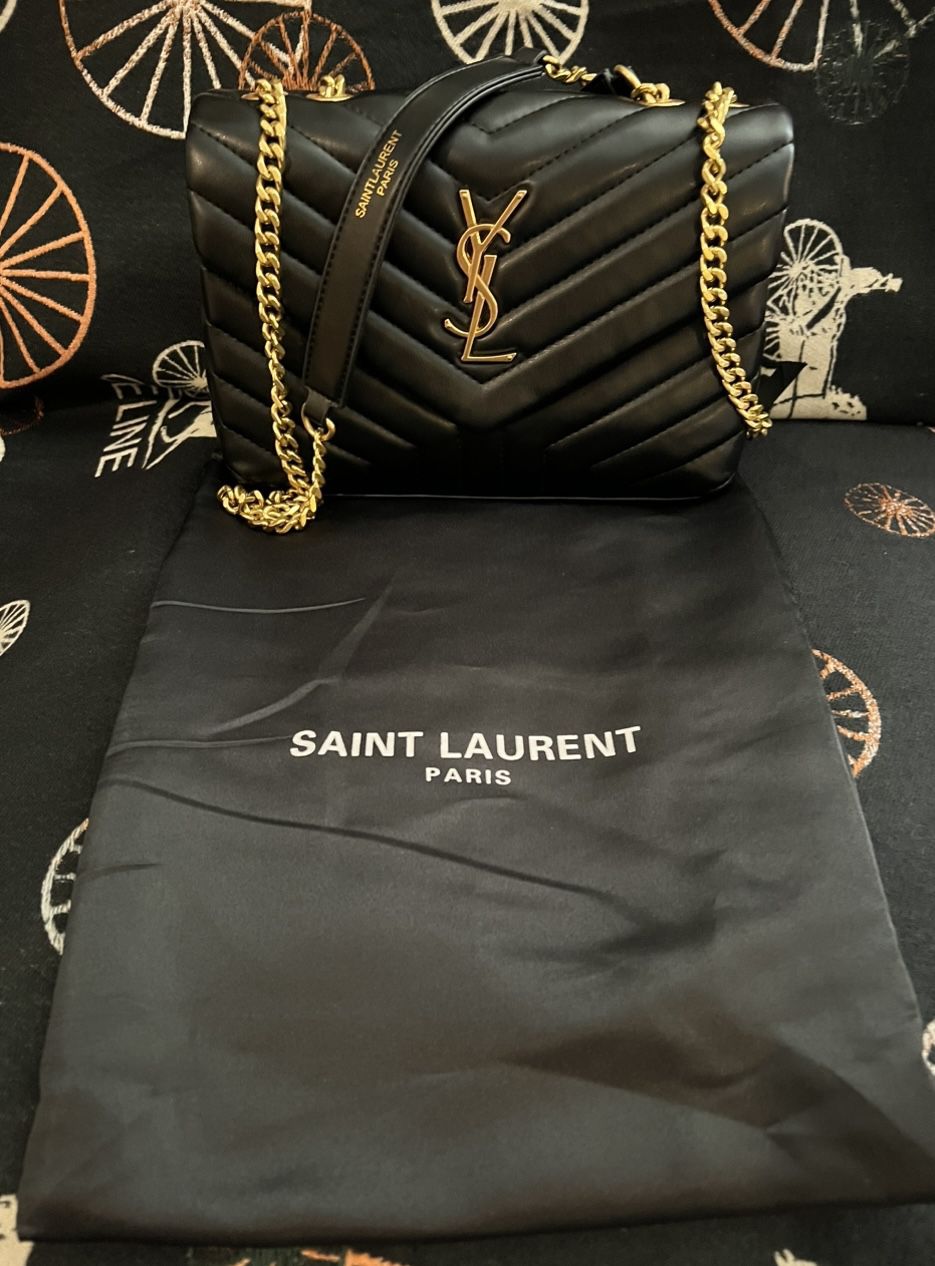 Black Handbag with Gold Chain for Sale in San Diego, CA - OfferUp