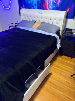 Queen bed with mattress