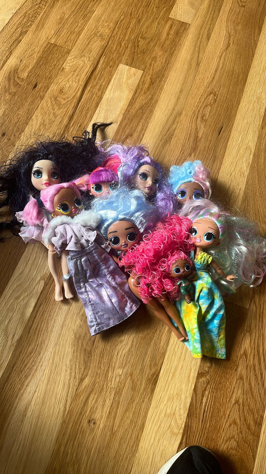 LOL Dolls & Accessories