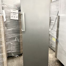 Hisense 10.1 Cu Ft Convertible Refrigerator / Freezer – Like New