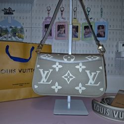 Lv DIANE MONOGRAM  purse 