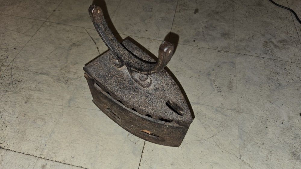 Late 1800's Cast Iron Antique Flat Iron