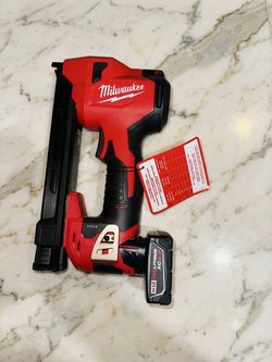 Milwaukee M12 Cable Stapler with XC 4.0 Battery