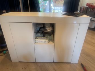 Dresser cabinet