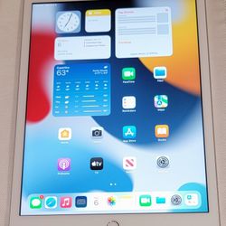 Excellent Condition White Apple iPad 7 7th gen with 128GB Storag