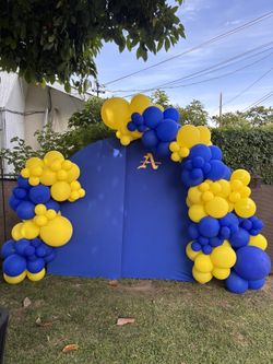 2Bishop Amat Arch’s With Balloon Garland