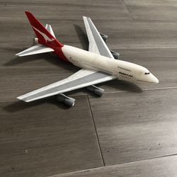 747-200 Qantas 1:200 Scale Model