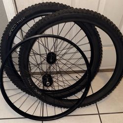 27.5 Bontrager XR4 Comp MD35, Aluminum Mountain Bike Wheel Set,  No Disc Brake