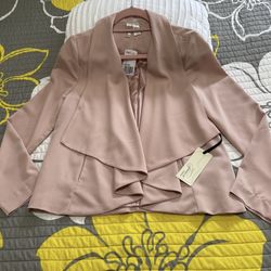Forever 21 Blazer Size Small , Very good quality, it comes with a lining and is a pale pink color. New with tags.