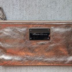 ✨ Kenneth Cole Reaction Metallic Gold Leather Cosmetic Clutch – 9” – Excellent Condition