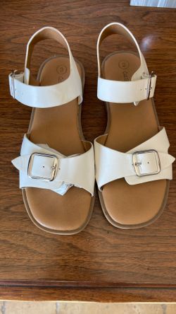 Sándels  And Flats.   Different prices.