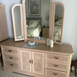 Dresser With Mirror
