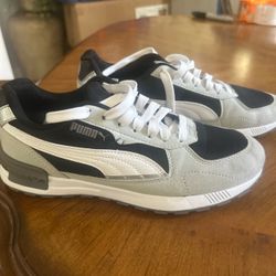 Puma Low-Top Sneakers Gray and Black