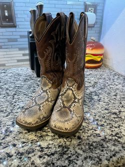 Youth Boots size 4