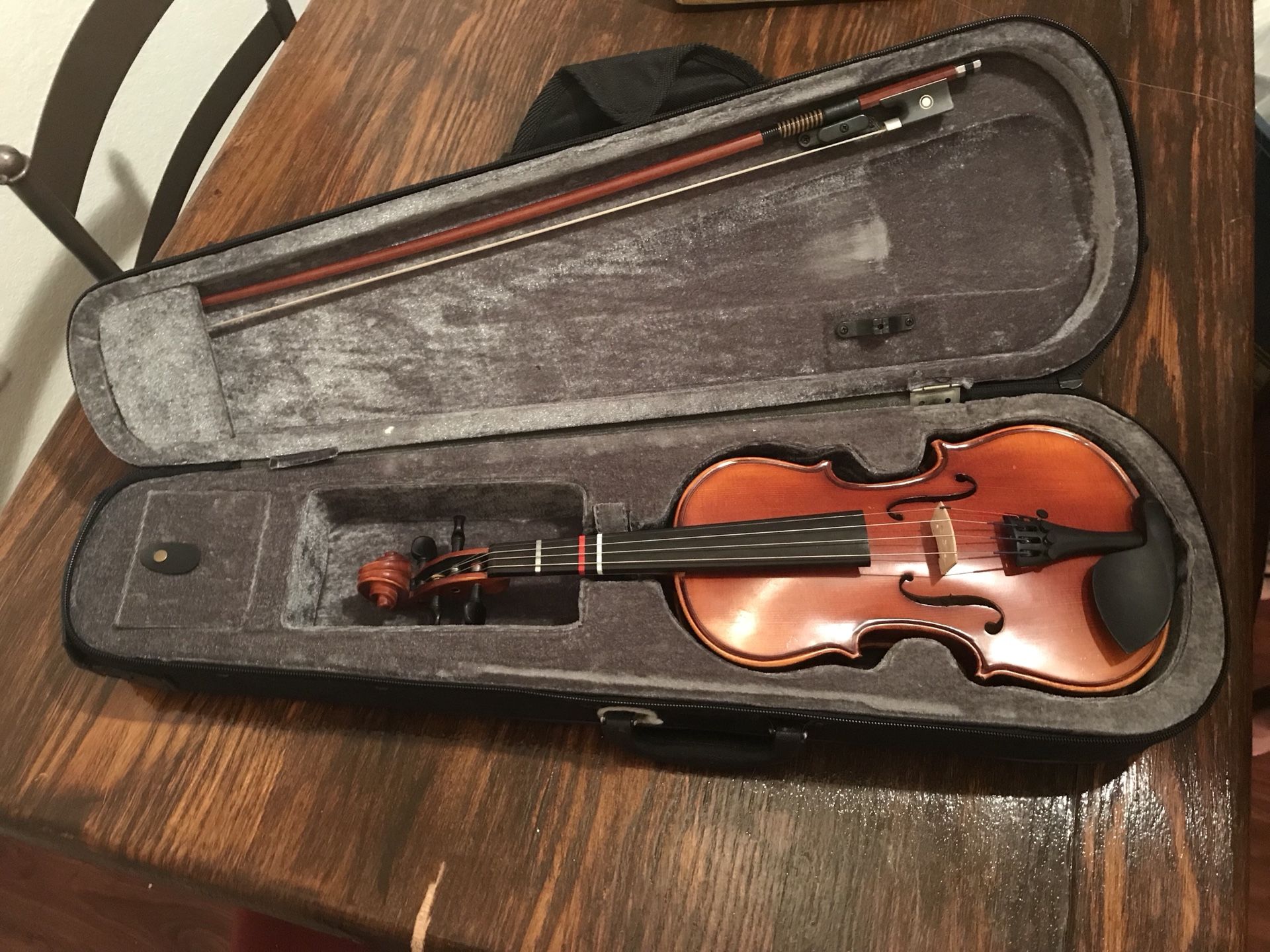 Violins 1/4 and 1/2 sizes