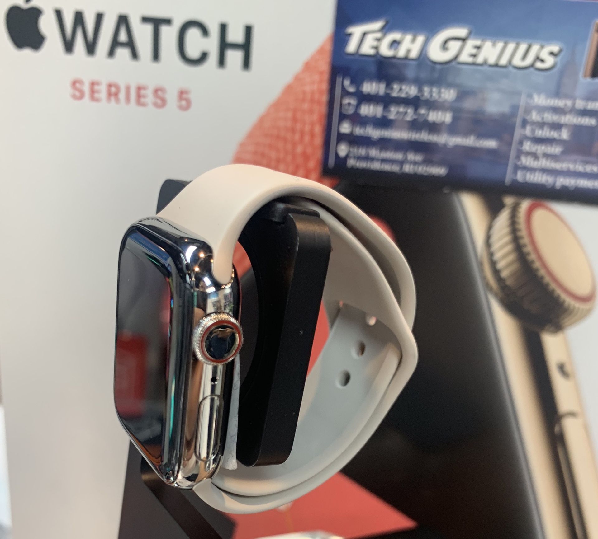 Iwatch series 5 stainless steel , ceramic 40mm , store Warranty , Safe purchase