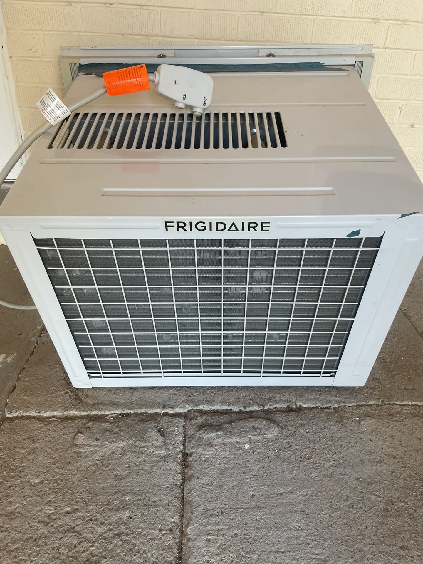 Frigidaire Window Air Conditioner W/ Heater for Sale in El Paso, TX -  OfferUp