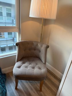 Tufted Velvet Accent Chair – Taupe/Beige – Great Condition