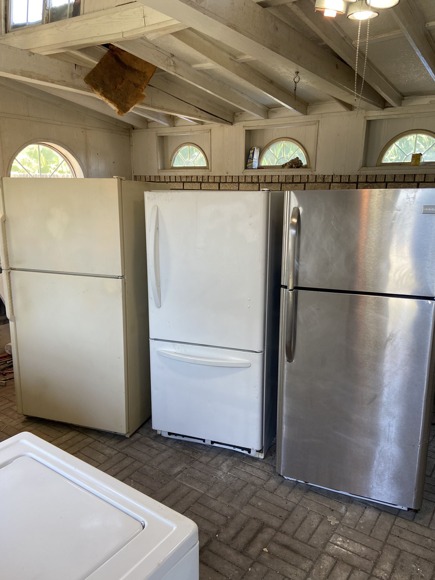 GREAT RUNNING FRIDGES! STARTING OUT AT $275 & UP . ALL HAVE BEEN CLEANED IN & OUT! IM LOCATED IN MARRERO! IM HOME NOW. COME OUT UP TO 7 PM ANYDAY.