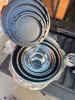 Nesting Mixing Bowl Set with Lids