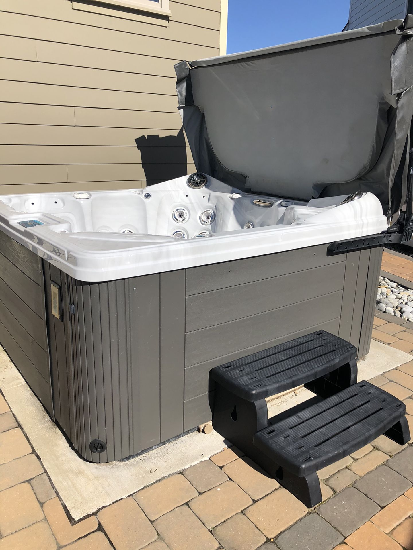 Bahama Spas Serenity Cove Hot tub Jacuzzi (6 person) for Sale in