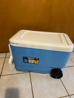 Igloo ice chest cooler on wheels