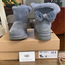 Womens Arielle UGGS FIRST PERSON WITH $75 Can Have Them 