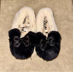 Minnie Mouse black slippers