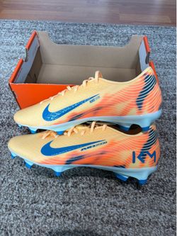 Zoom Vapor 16 Academy KM Soccer cleats Size- 9 Men/ 10.5 Women