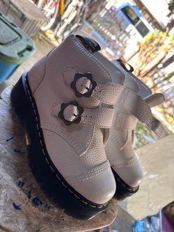 Dr. Martens Devon flower