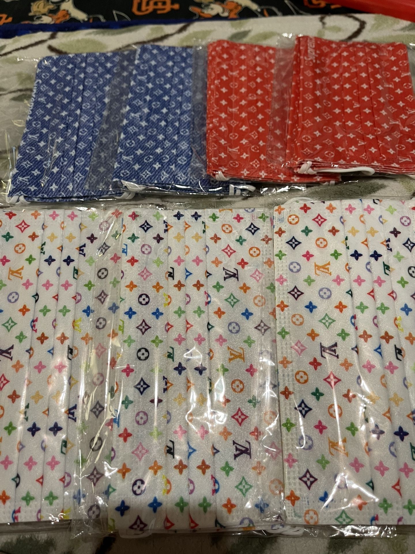 Adult disposable face mask