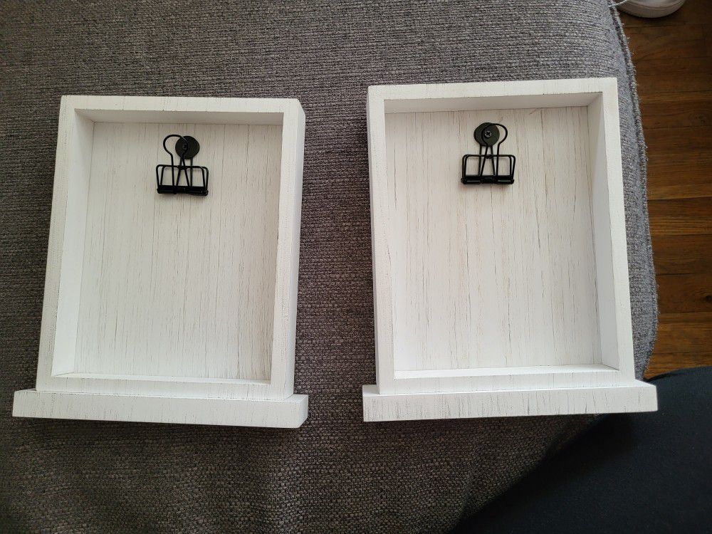 2 Picture Frames 