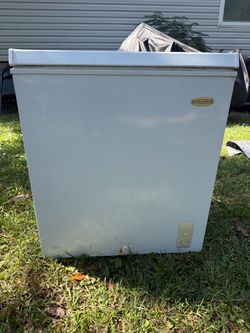 5CuFt Chest Freezer *WARRANTY&DELIVERY*