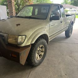 2000 Toyota Tocoma  4 Cylinders 4x4