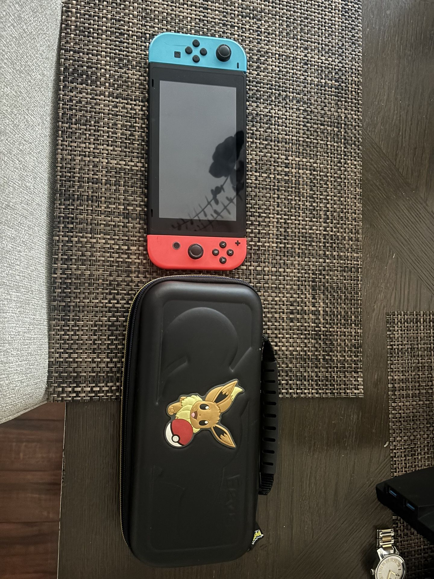 (Nintendo Switch) Comes with Case!